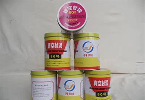 本產(chǎn)品是由潤(rùn)滑油基礎(chǔ)油經(jīng)精餾、深度處理、調(diào)合并經(jīng)后處理工序制得。本產(chǎn)品用作真空冶煉、真空噴涂、電子管制造和原子能工業(yè)等真空設(shè)備的固定接頭、經(jīng)常需要拆卸部分的密封或系統(tǒng)中有可疑泄漏點(diǎn)時(shí)的暫時(shí)性密封。按規(guī)